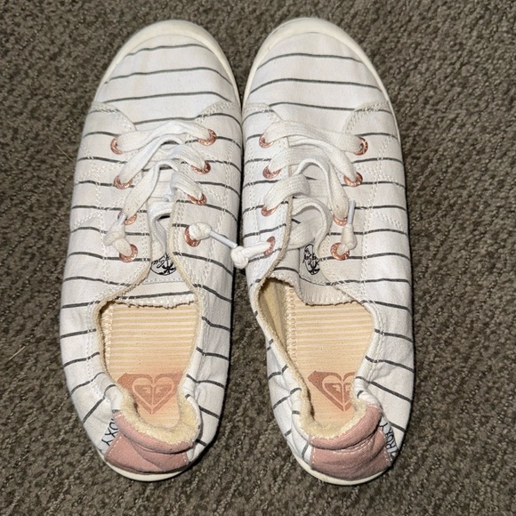 ROXY Women’s Black & White Striped Low Sneaker Size 9 - Picture 1 of 4